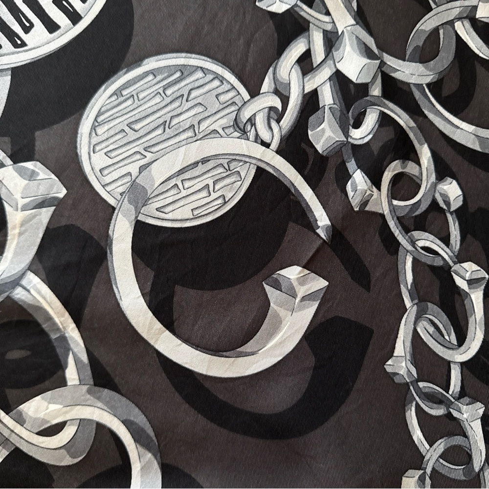 Gucci Dark Gray and Silver Chain Pattern Scarf - Picture 12 of 14